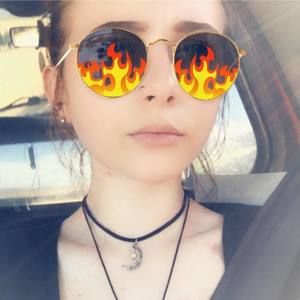 Meet your Posher, Elise